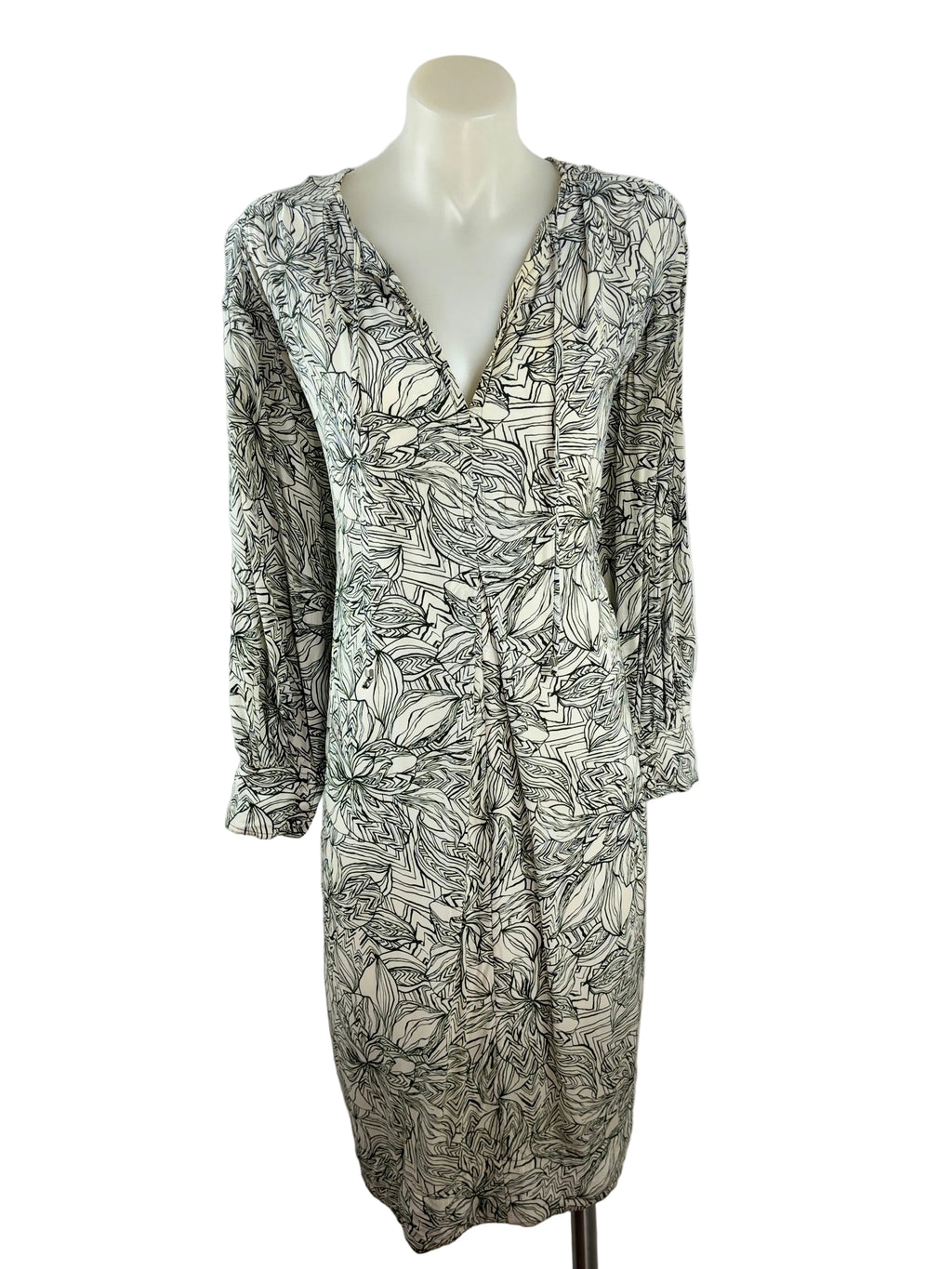 Witchery Malachite Shoulder Detail Dress in green & white floral – view 3 of 9