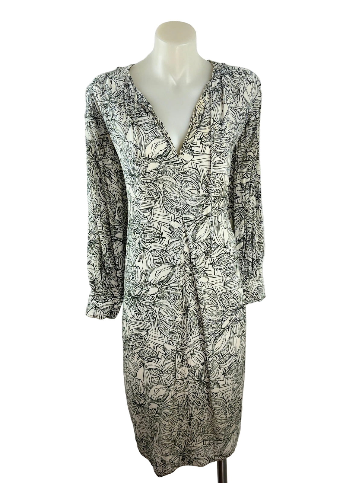 Witchery Malachite Shoulder Detail Dress in green & white floral – view 3 of 9