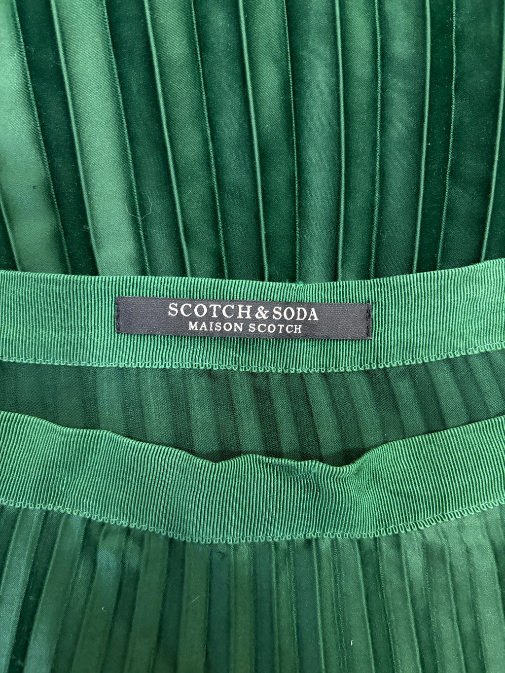 Scotch & Soda Pleated Midi Skirt in forest green – view 4 of 5