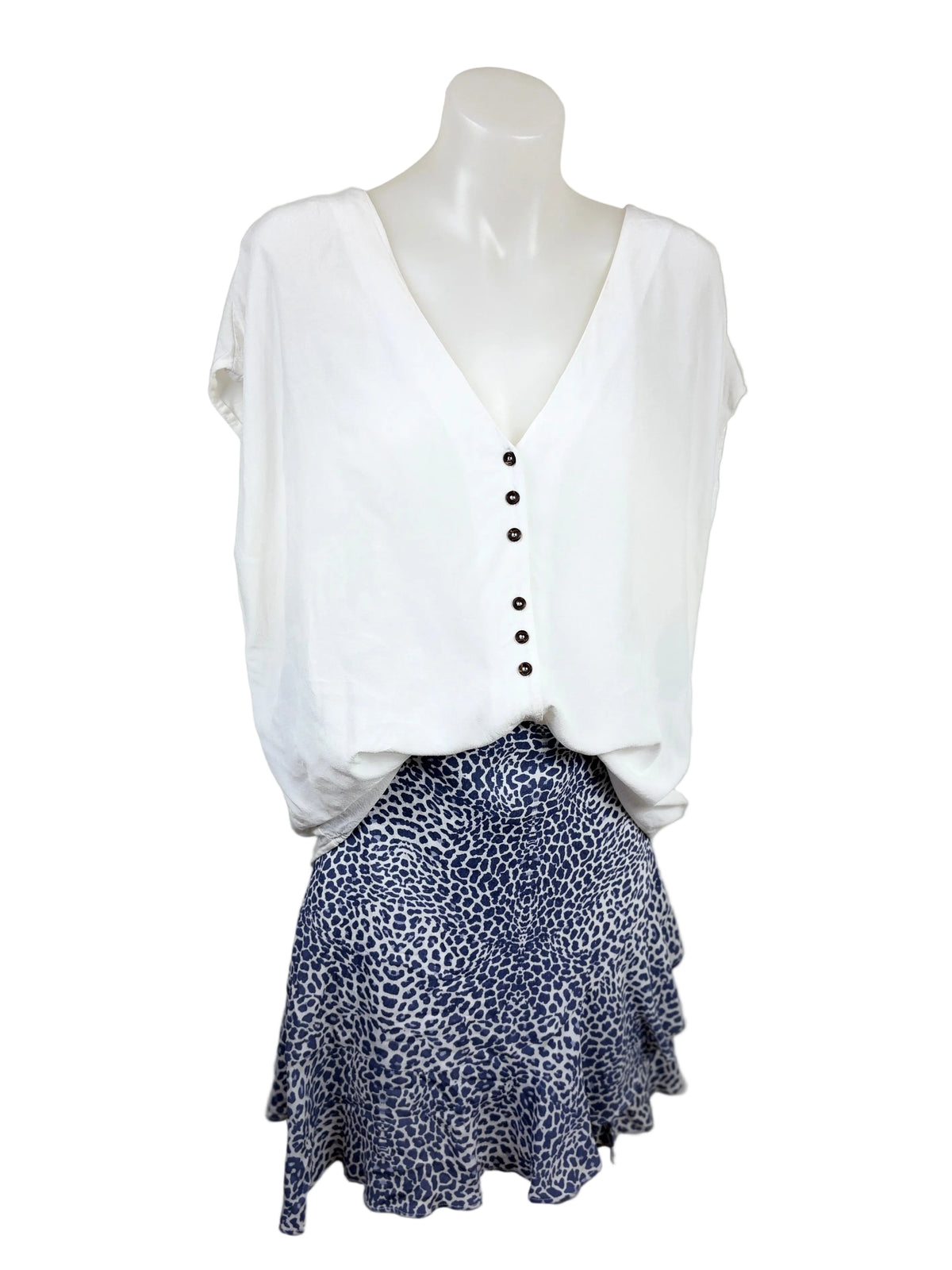 Witchery Button-Front Sleeveless Top in white – view 4 of 5