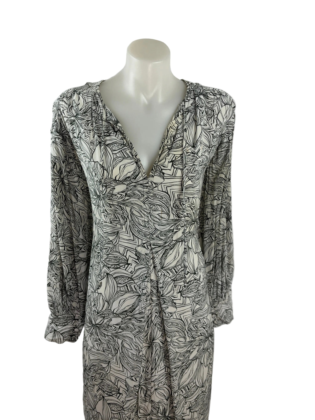 Witchery Malachite Shoulder Detail Dress in green & white floral – view 4 of 9