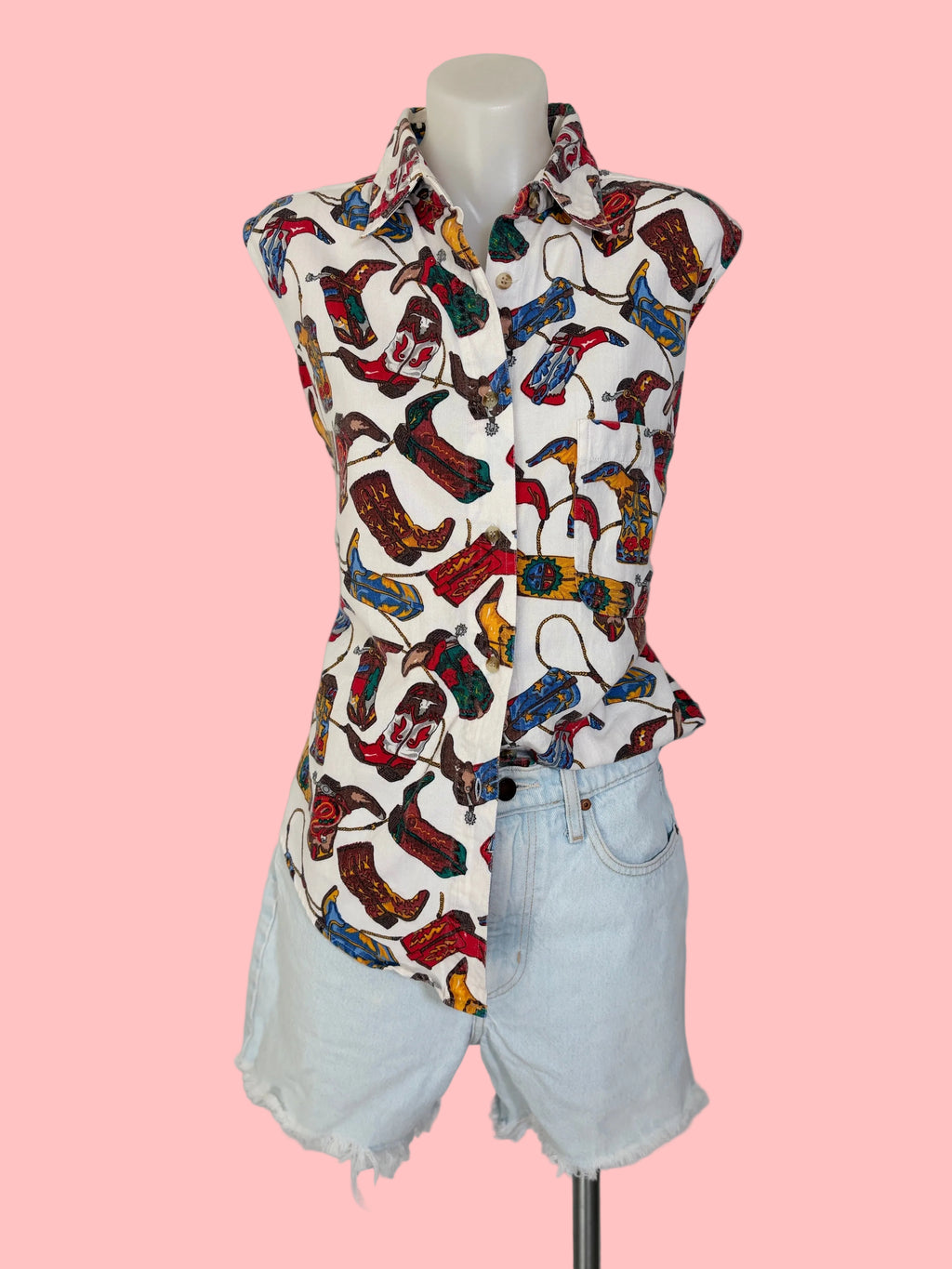 Quizz New York Vintage Western Boots Print Sleeveless Shirt – view 7 of 7