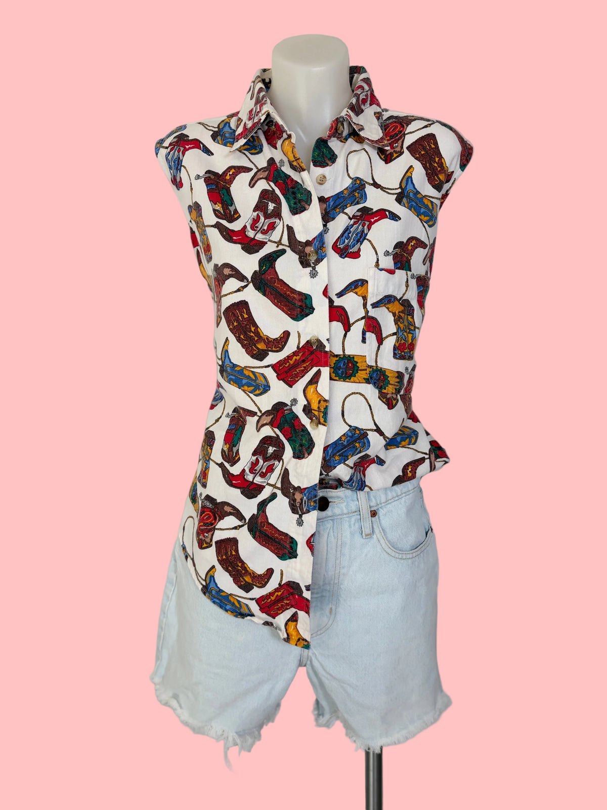 Quizz New York Vintage Western Boots Print Sleeveless Shirt – view 7 of 7