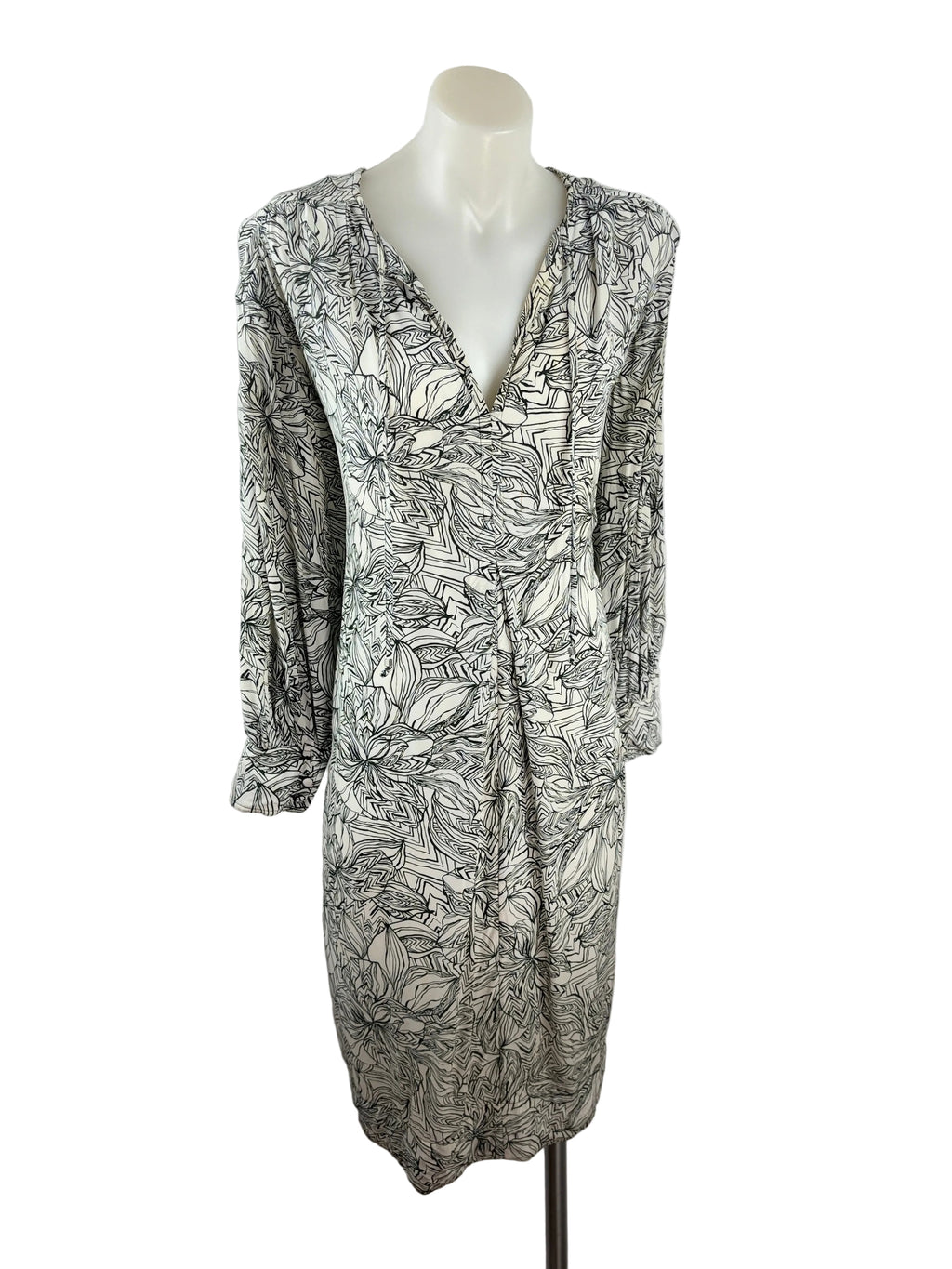 Witchery Malachite Shoulder Detail Dress in green & white floral – view 5 of 9