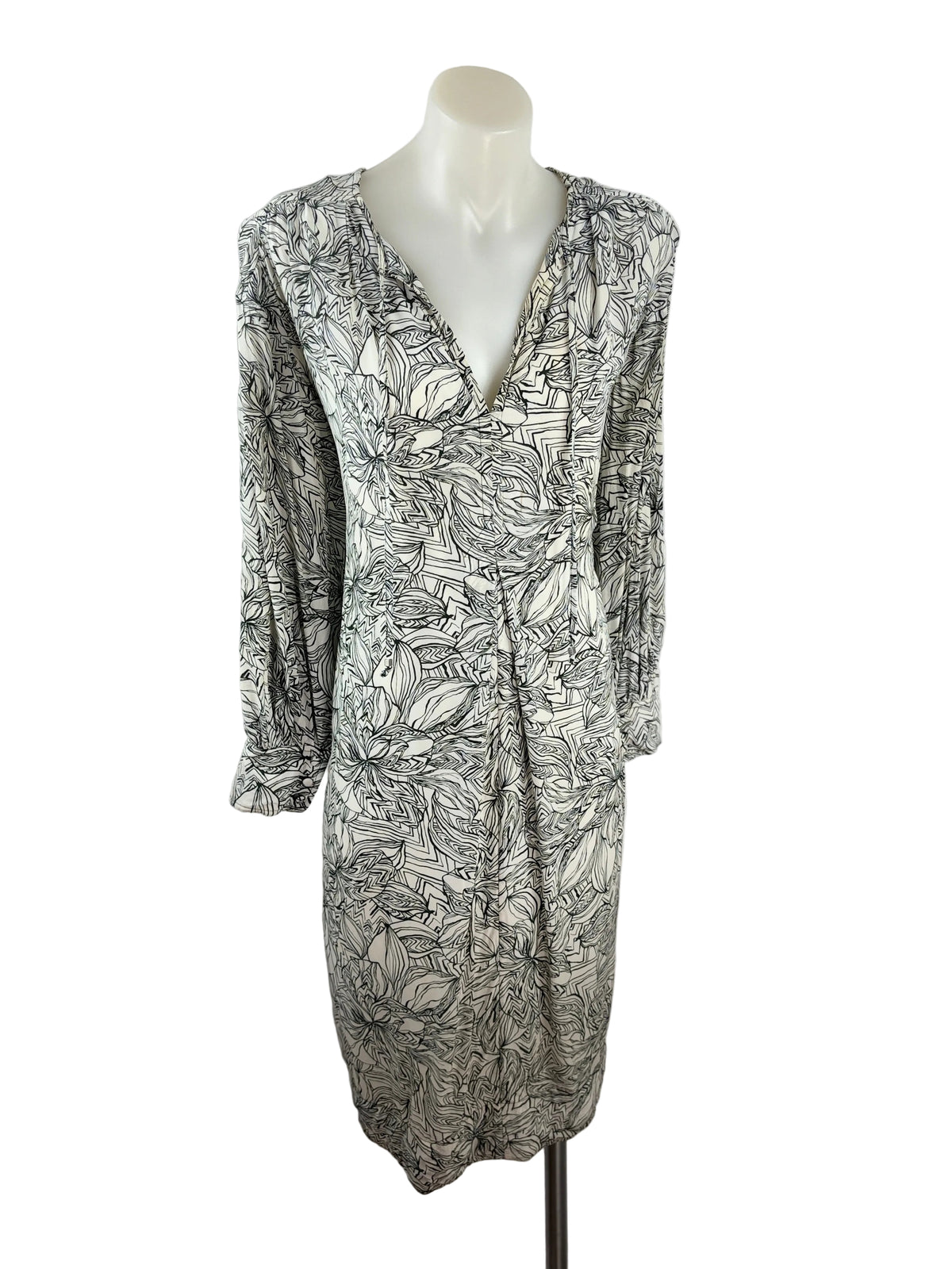 Witchery Malachite Shoulder Detail Dress in green & white floral – view 5 of 9
