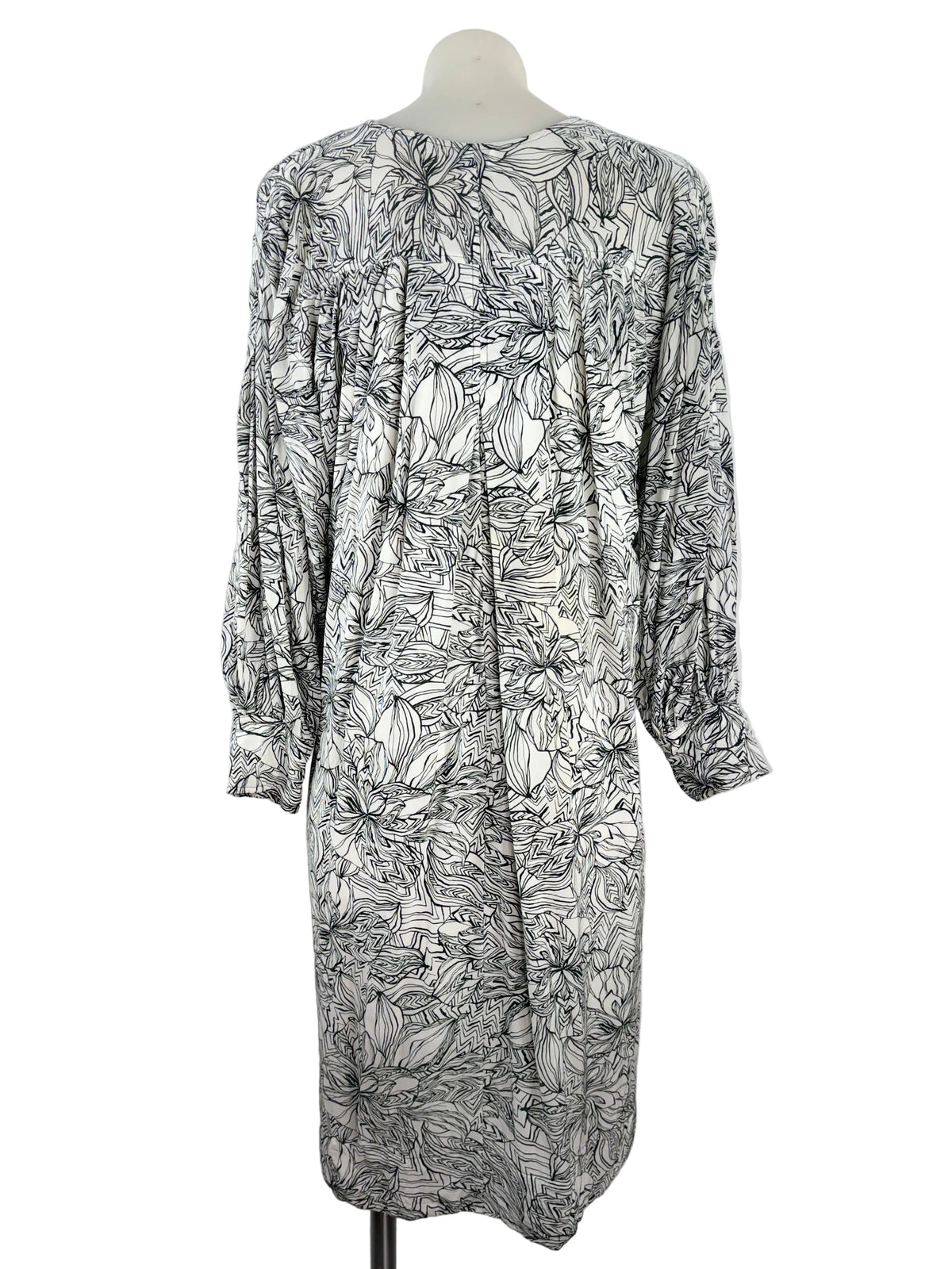 Witchery Malachite Shoulder Detail Dress in green & white floral – view 7 of 9
