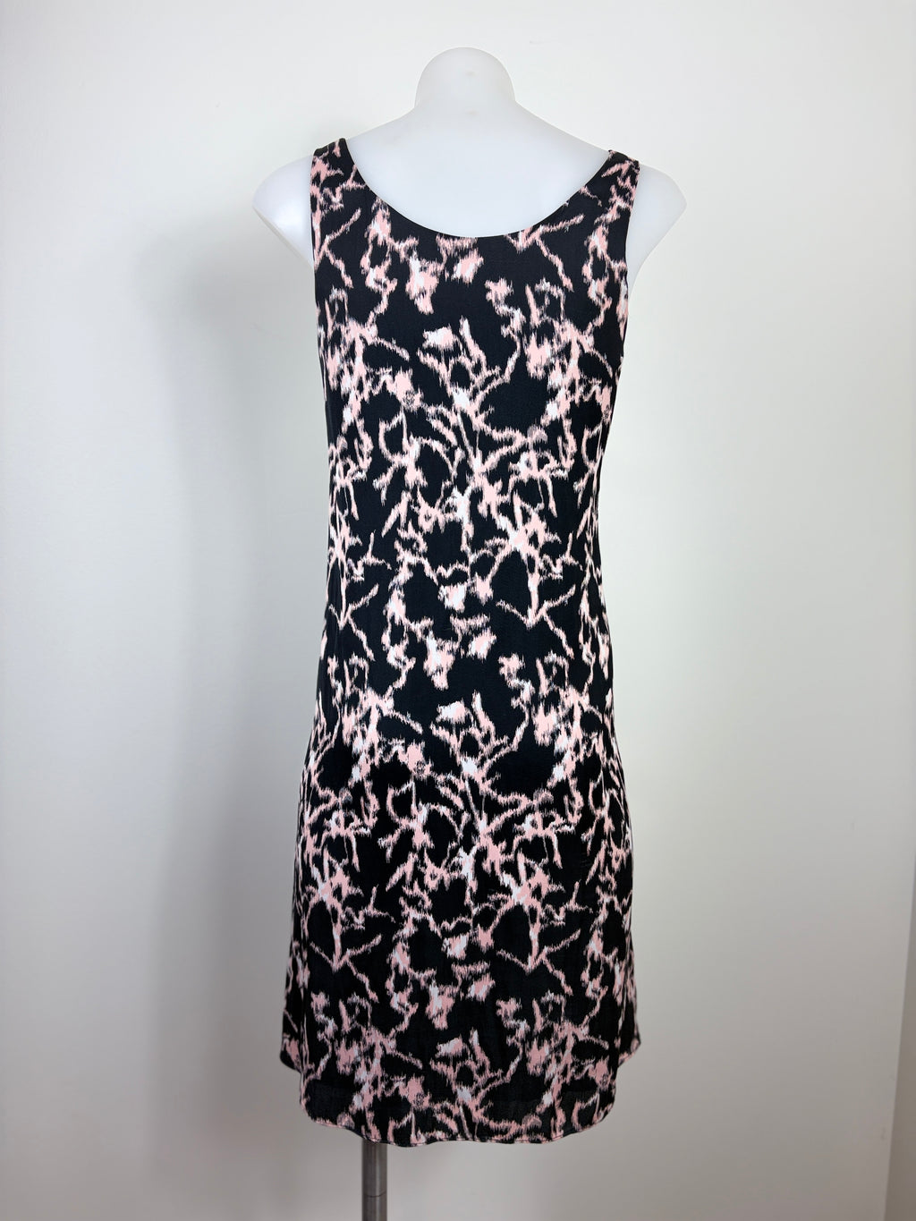Witchery Drop-Waist Abstract Print Dress in black & blush – view 4 of 5